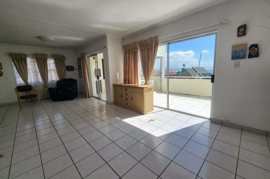5 Bedroom Property for Sale in Wavecrest Eastern Cape